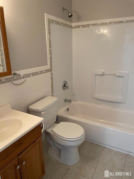 5 Lake Ave Unit 7B, East Brunswick, NJ 08816