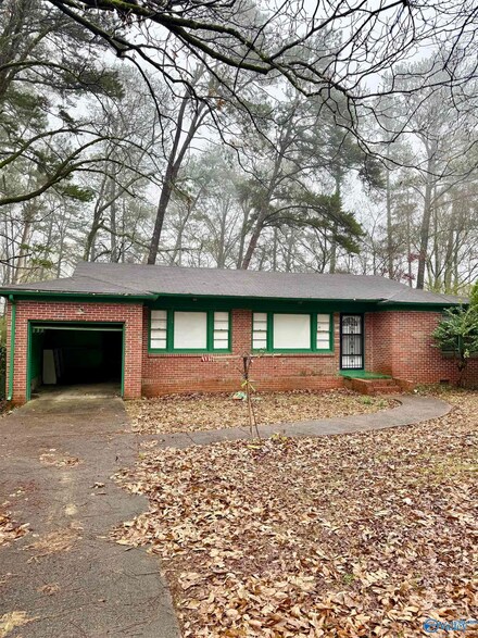 211 Harwood Dr, Gadsden, AL 35901