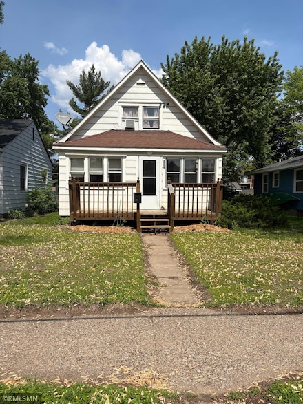 3934 Hubbard Ave N, Robbinsdale, MN 55422