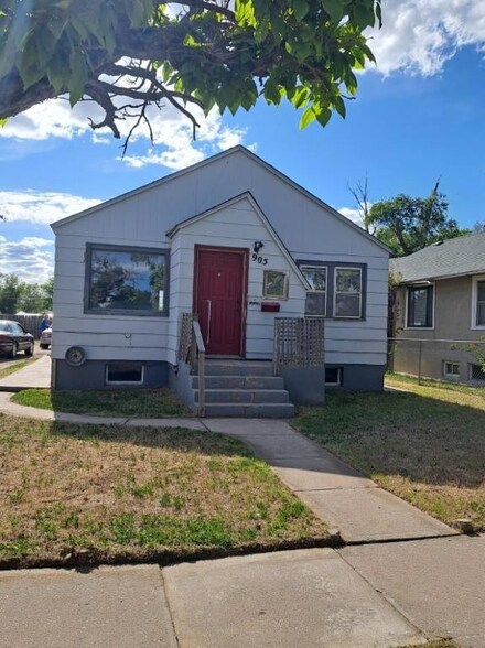 905 N 8th St, Garden City, KS 67846
