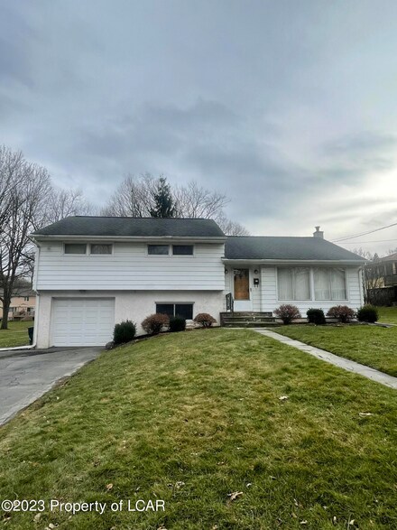 919 W Grove St, Clarks Summit, PA 18411