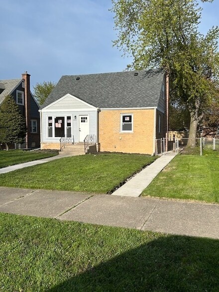 1473 Wentworth Ave, Calumet City, IL 60409