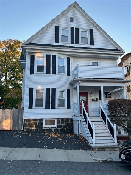 11 Tufts St, Malden, MA 02148