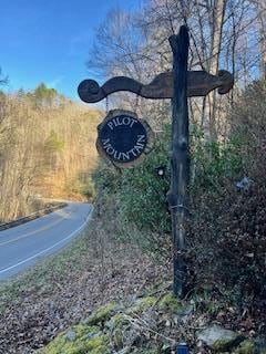19 Vistawilla Dr, Glenville, NC 28736