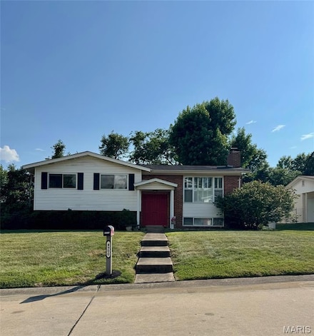 4900 Sabre Ct, Saint Louis, MO 63128