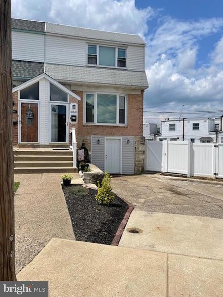 10848 Perrin Rd, Philadelphia, PA 19154