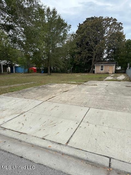 263 Laurel Ct, Biloxi, MS 39530