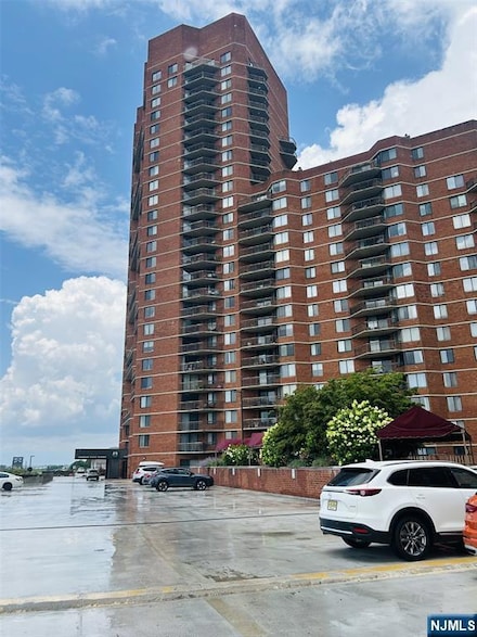 1040 Harmon Cove Tower Unit 1040, Secaucus, NJ 07094