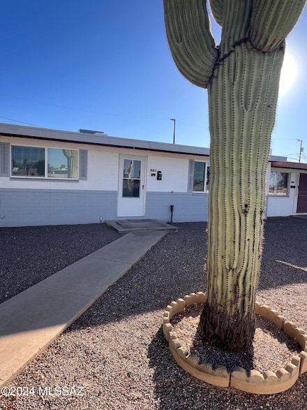 1742 E Irvington Rd, Tucson, AZ 85714