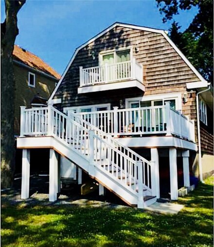 3 Brookwood Rd, Bristol, RI 02809