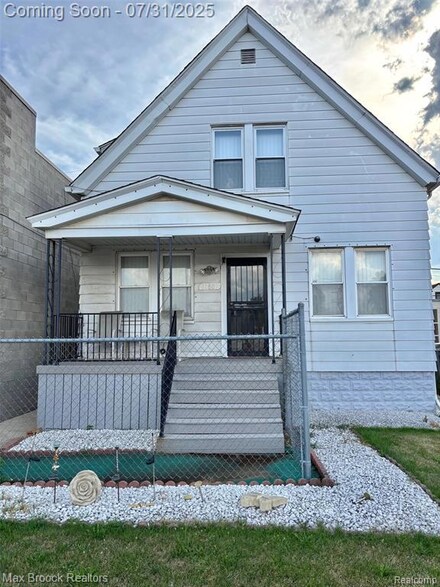 11809 Conant St, HamtraMcK, MI 48212