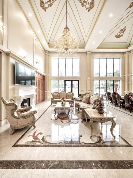 9105 Memorial Dr, Houston, TX 77024