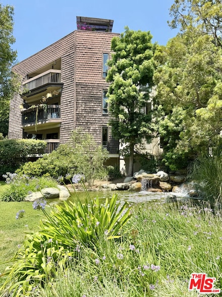 950 N Kings Rd Unit 205, West Hollywood, CA 90069