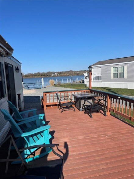 691 Succotash Rd, Wakefield, RI 02879