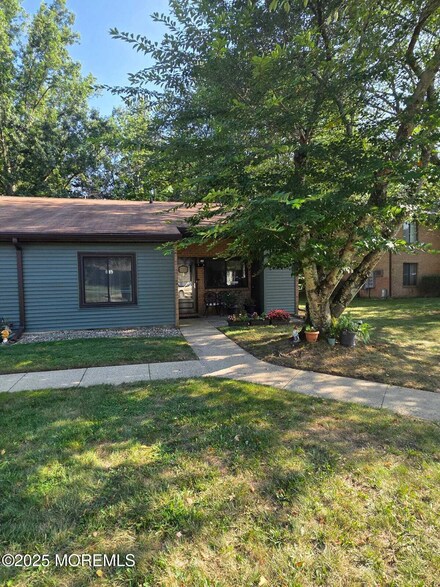 234 Medford Ct Unit D, Manalapan, NJ 07726