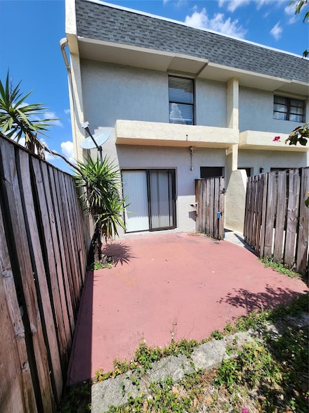 2400 NW 52nd Ave, Lauderhill, FL 33313