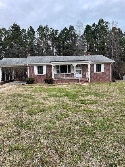 3963 Gasburg Rd, Gasburg, VA 23857