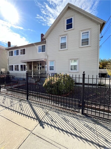 224 Washington St Unit 226, Central Falls, RI 02863