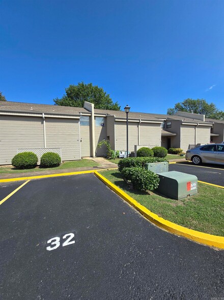 135 Hillview Dr, Fairfield Bay, AR 72088
