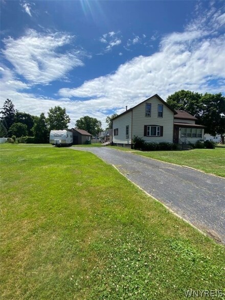 1035 87th St, Niagara Falls, NY 14304
