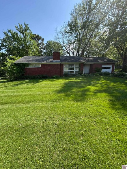 209 Cambridge Dr, Paducah, KY 42001
