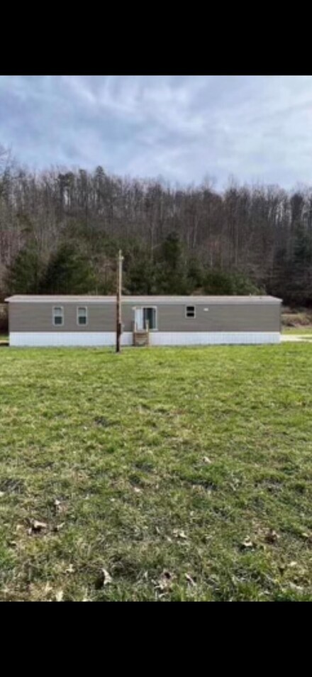 4895 Campton-Baptist Rd, Campton, KY 41301