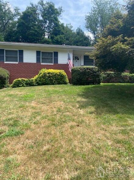 3036 Bordentown Ave, Parlin, NJ 08859