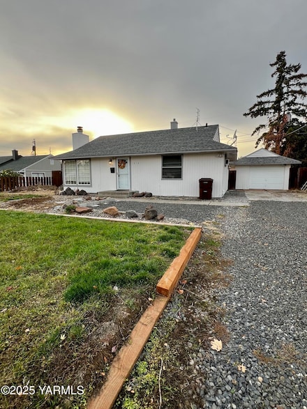 1014 S 36th Ave, Yakima, WA 98902