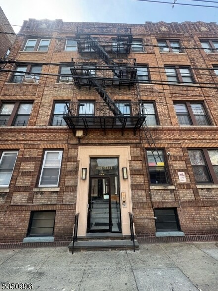 409 54th St Unit 16, West New York, NJ 07093