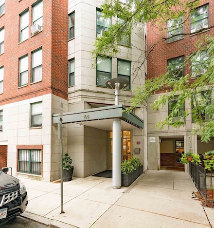 108 Peterborough St Unit 4G, Boston, MA 02215