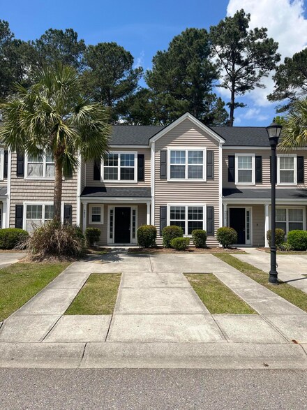 9032 Maple Grove Dr, Summerville, SC 29485