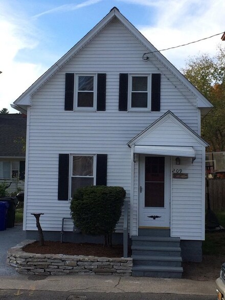 209 Bowman St, Manchester, NH 03102