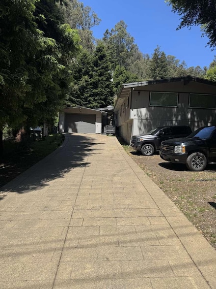 6727 Pinehaven Rd, Oakland, CA 94611