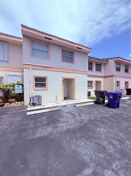 7907 SW 8th St, North Lauderdale, FL 33068
