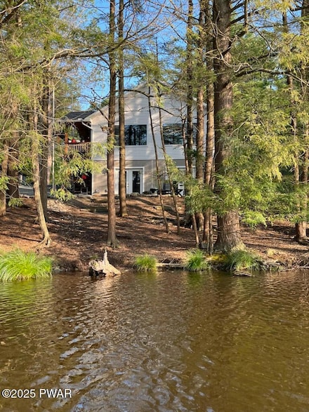 132 N Lake Shore Dr, Dingmans Ferry, PA 18328