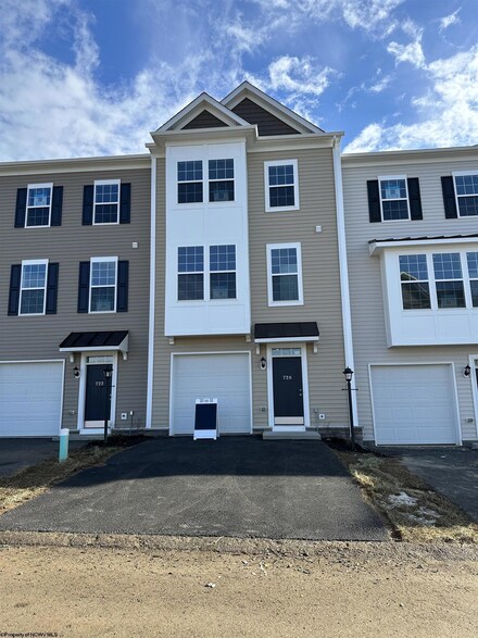 720 Mulligan Ct, Maidsville, WV 26541
