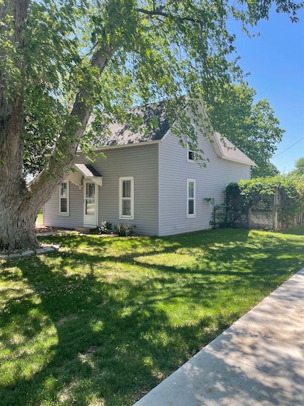 9118 S Logan Ave, Roseland, NE 68973
