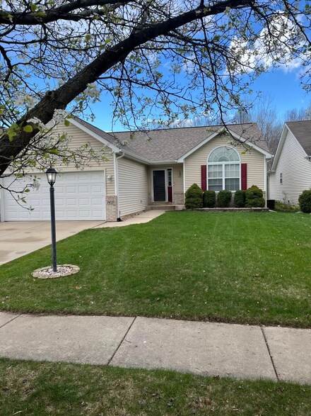 1421 Maximilian Dr, Chesterton, IN 46304