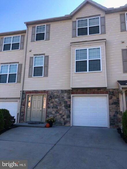 51 Indiana Cir, Lemoyne, PA 17043