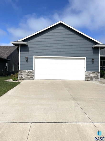 2405 N Main Ave, Tea, SD 57064