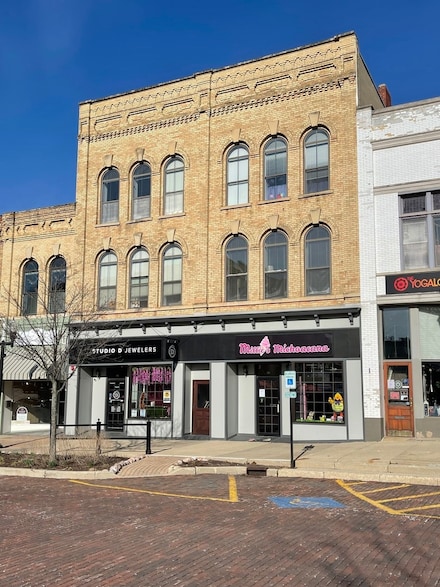 116 N Benton St Unit 2D, Woodstock, IL 60098