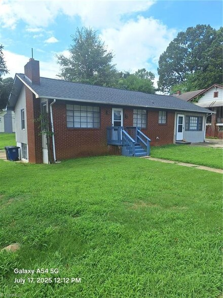 1422 NE 25th St, Winston-Salem, NC 27105