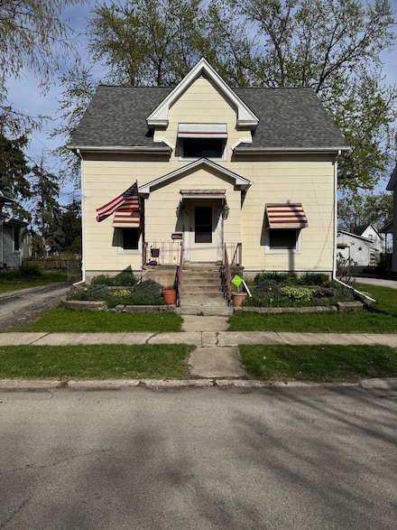 318 Maplewood Ave, Dekalb, IL 60115