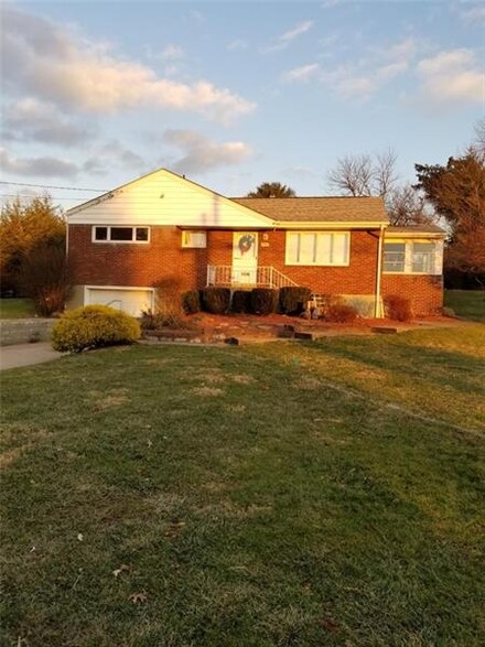 2165 Carolina St, Export, PA 15632