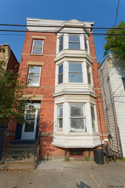373 10th St, Troy, NY 12180