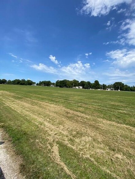 6 W Kennett Dr, Terre Haute, IN 47802