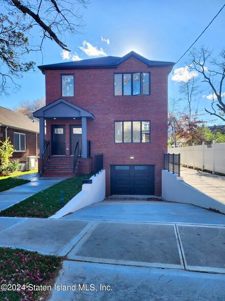 3034 Richmond Rd, Staten Island, NY 10306