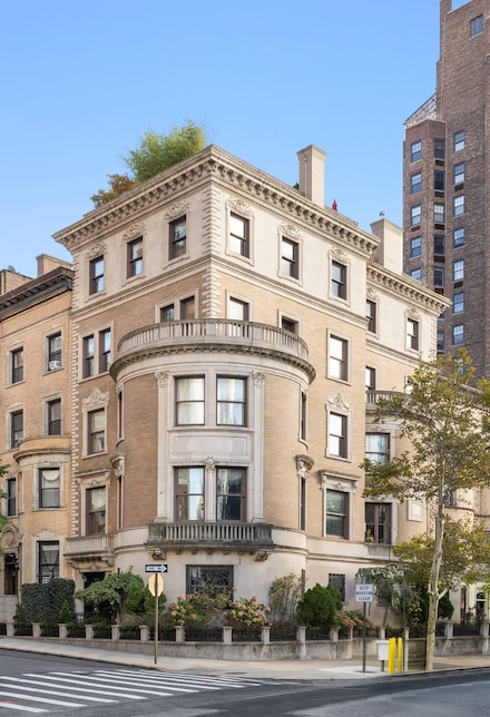 25 Riverside Dr, New York, NY 10023