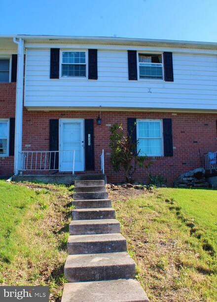 14205 Louise Dr SW, Cumberland, MD 21502