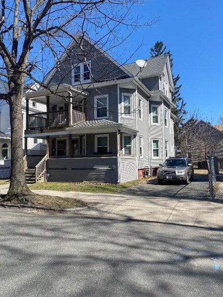 41 Dresden St, Springfield, MA 01109